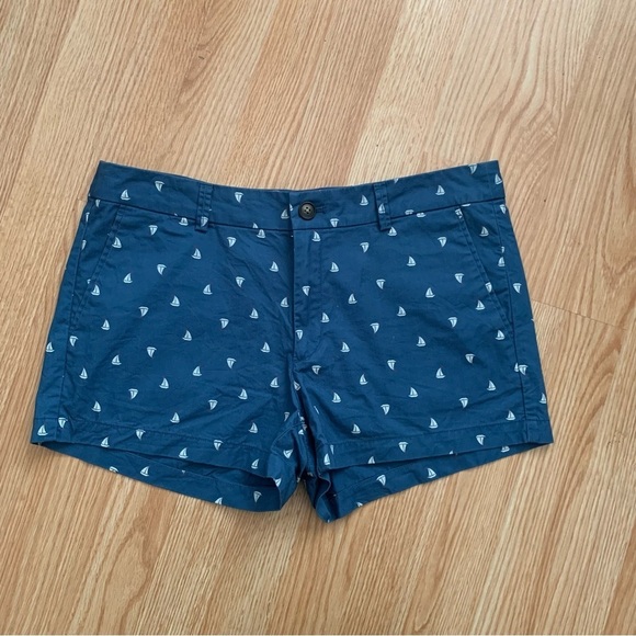 Uniqlo Pants - Uniqlo Blue Sailboat Print Flat Front Chino 100% Cotton Shorts Size 10